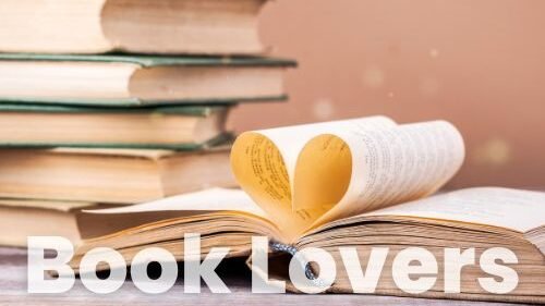 Gifts for readers – bookmarks, lights, and cozy accessories